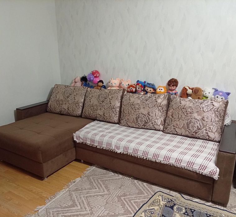 Диван кресломен асты ашылады