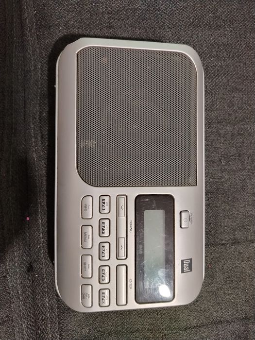 Radio DUAL perfect functional. Calitate foarte bună