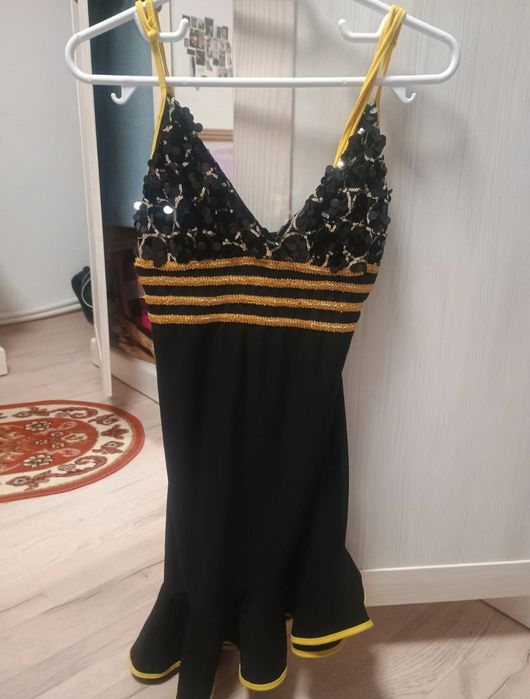 Rochie mini asimetrică
