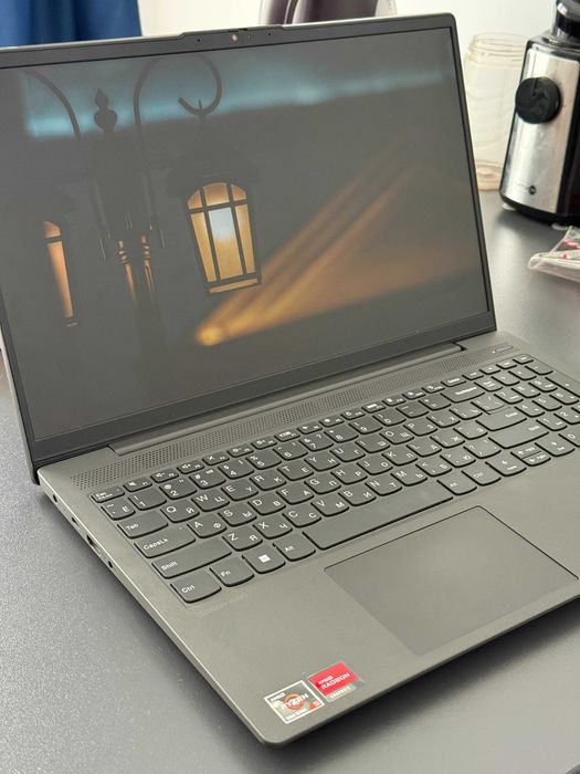 Lenovo IdeaPad 5 – Ryzen 5, 8GB RAM, 512GB SSD