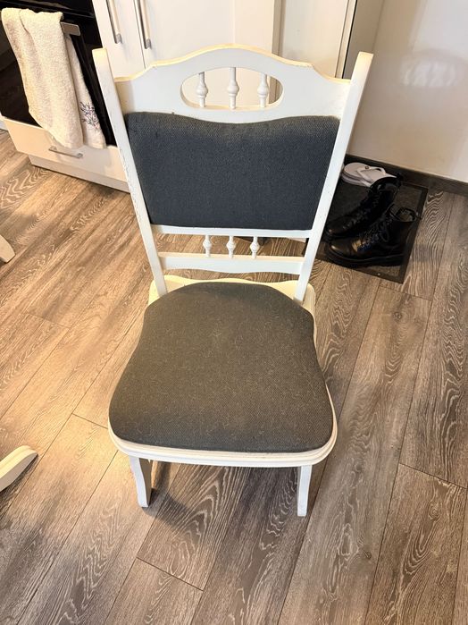 Masă de bucătărie cu scaune