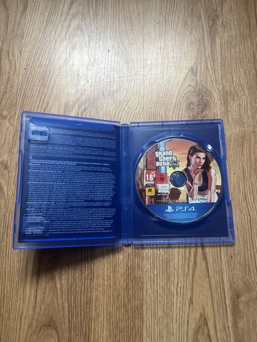 GTA 5 premium edition PS4 CD