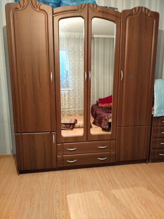 Продам спальный гарнитур