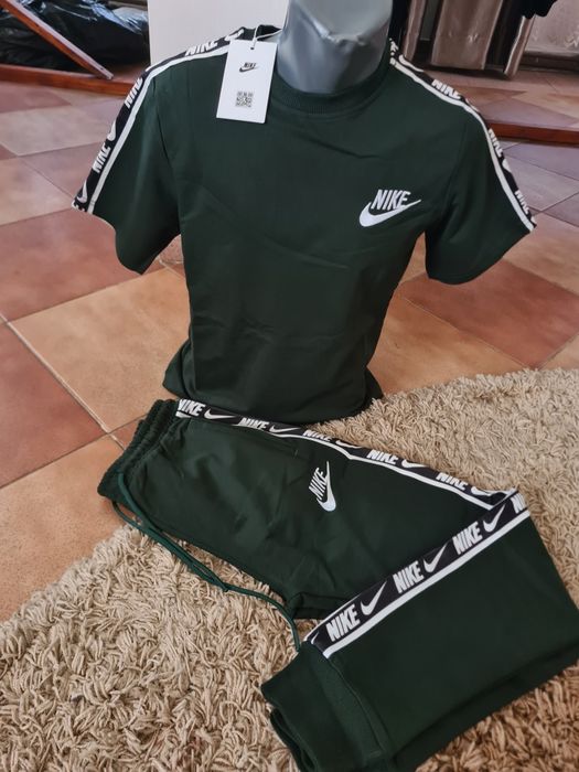 Compleuri bărbați Nike!