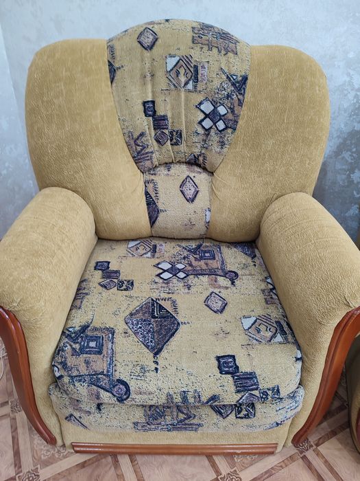 Мягкая мебель : диван и 2 кресла