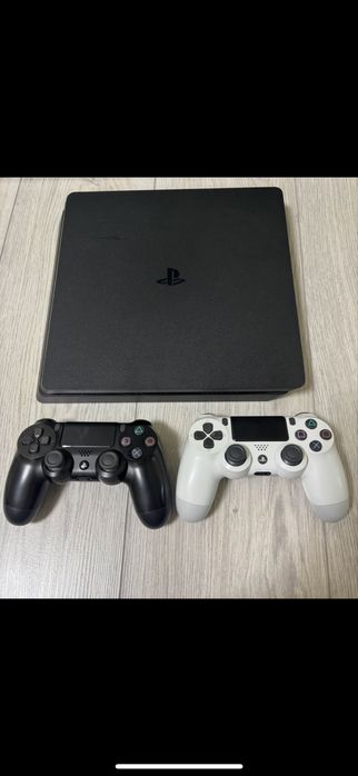 Продается PS4 1 TB. Есть скачанные 9 игр.Без ремонта.