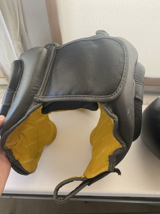 Продам боксерский шлем и перчатки