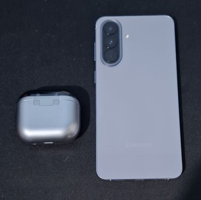 Pachet Samsung Galaxy A57 5G 512gb/12gb ram+ Galaxy Buds 3  Pro+ Încărcător - Garanţie și Accesorii Premium