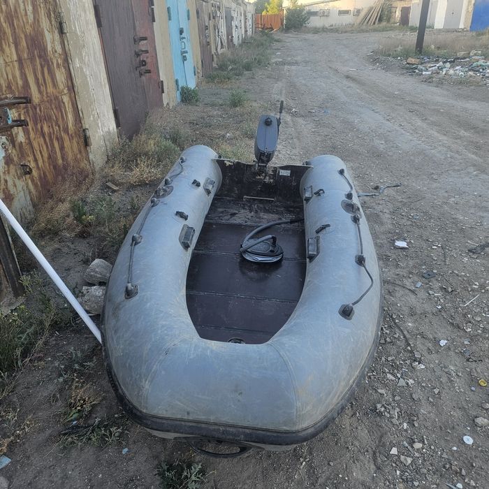 Лодка с матором.