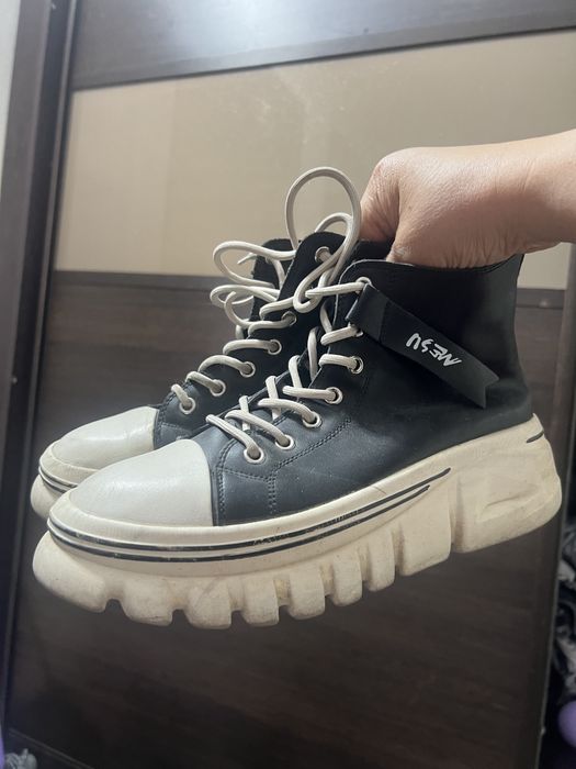 Продам ботинки женские