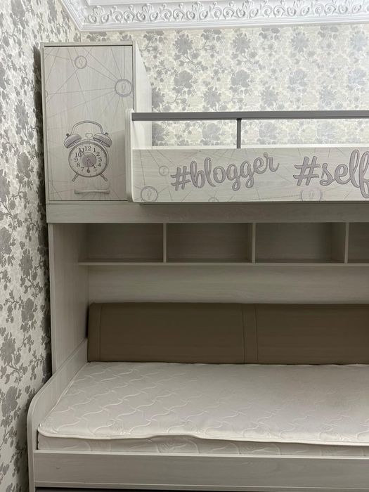 Двухяроссная кровать(гарнитур)