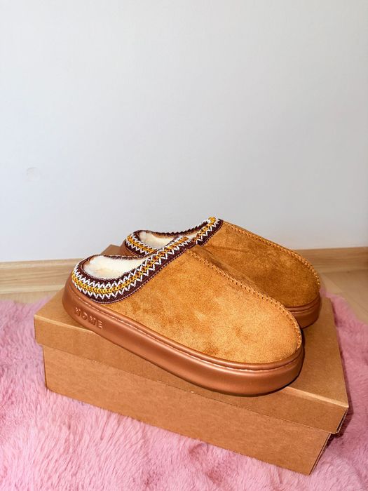 Papuci tip UGG de casă