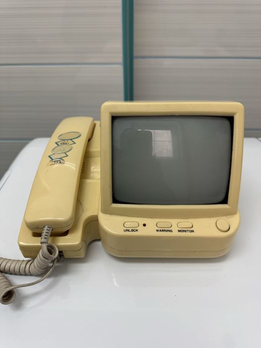 Telefon cu televizor.