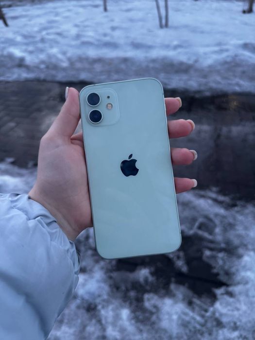 Продам айфон 12 в хорошем состоянии