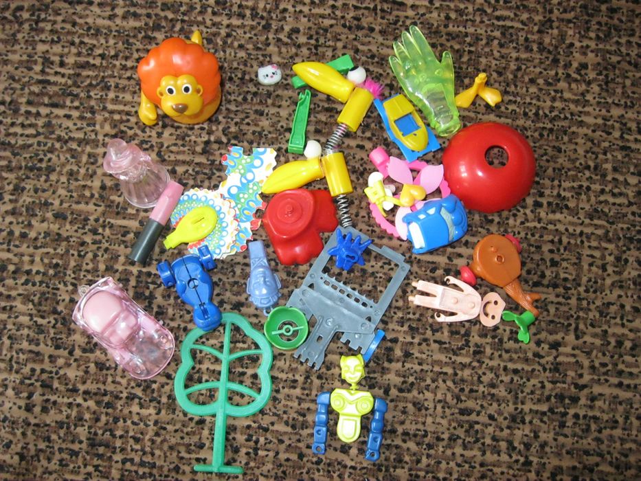 Игрушки из Киндер сюрпризов