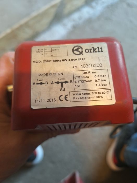 Vana de amestec cu 3 cai cu servomotor.vana cu 4 cai