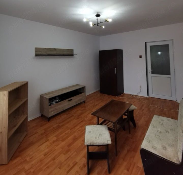 Apartament cu 3 camere de închiriat