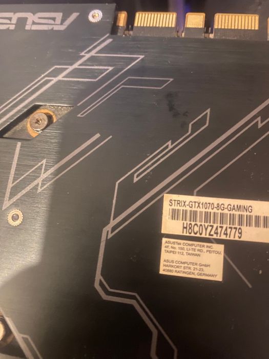Placa video Asus ROG Strix GTX 1070 cu 8GB de memorie,