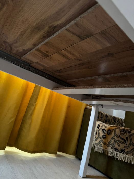 Кухонный стол и стулья