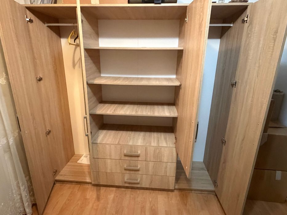 Dulap spațios cu oglinzi - stare foarte bună