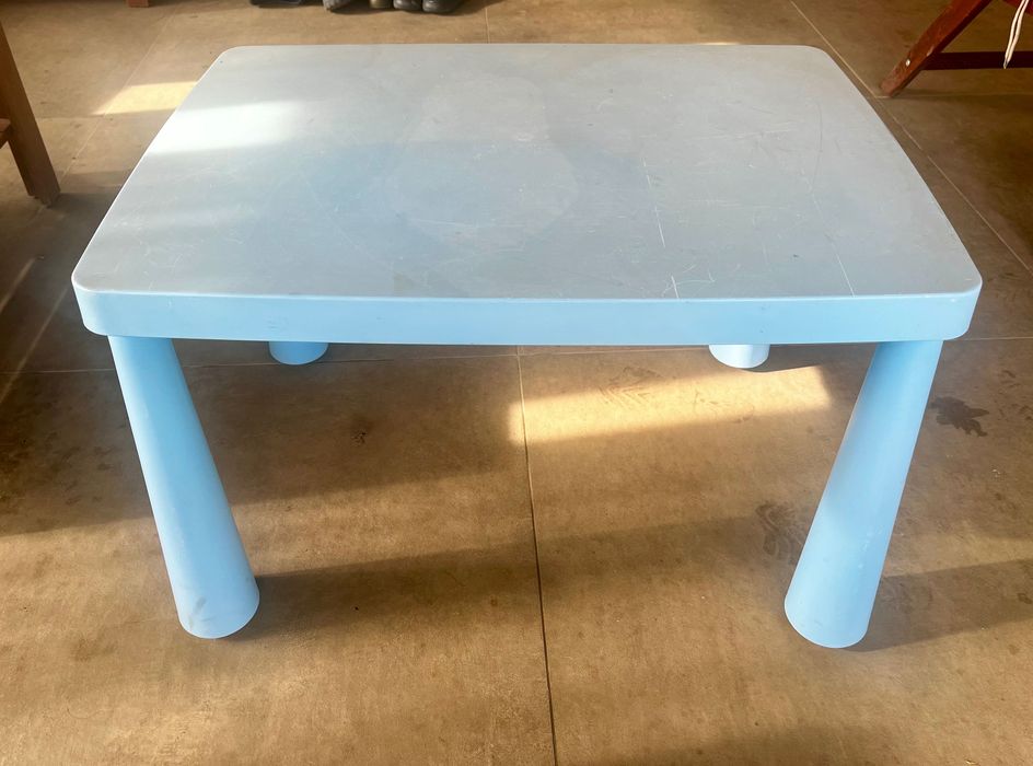 Vând măsuțe  pentru copii IKEA