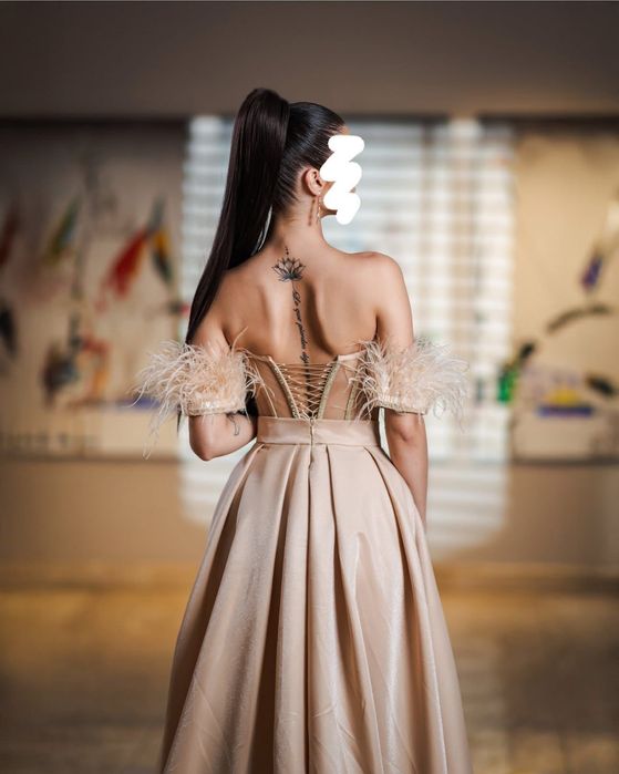 Продавам бална рокля.