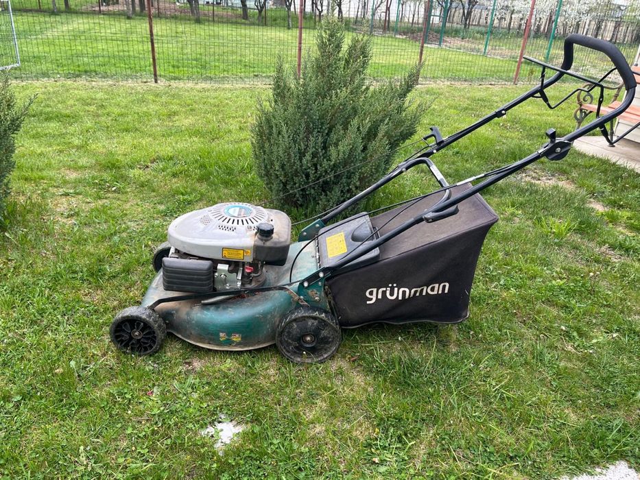 Masina de tuns iarba