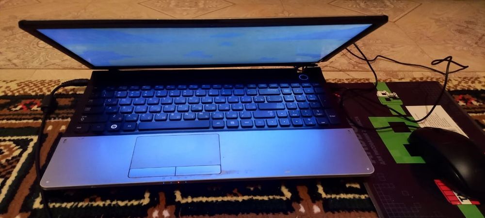Ноутбук Samsung2012