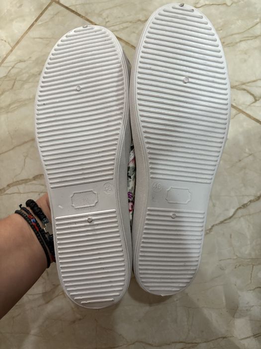 Дамски обувки с флорални мотиви 40 номер