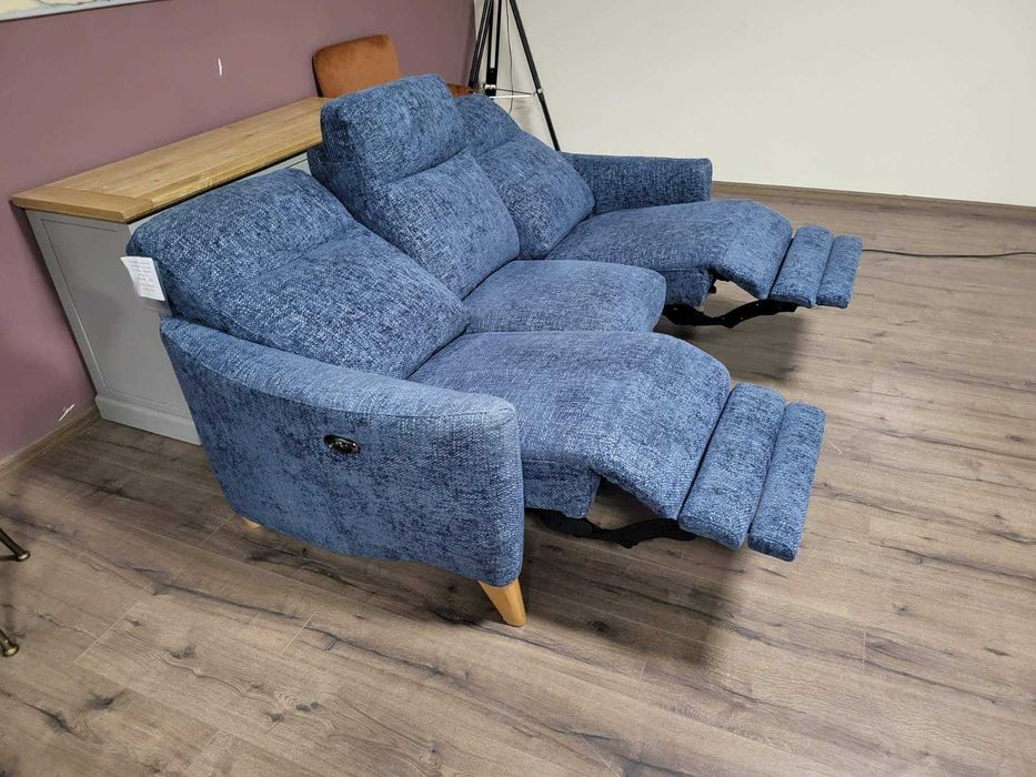 Сив диван от плат тройка с електрически релаксиращ механизъм