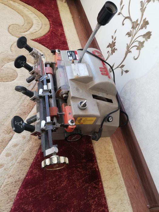 Станки для изготовления ключей и аксессуары