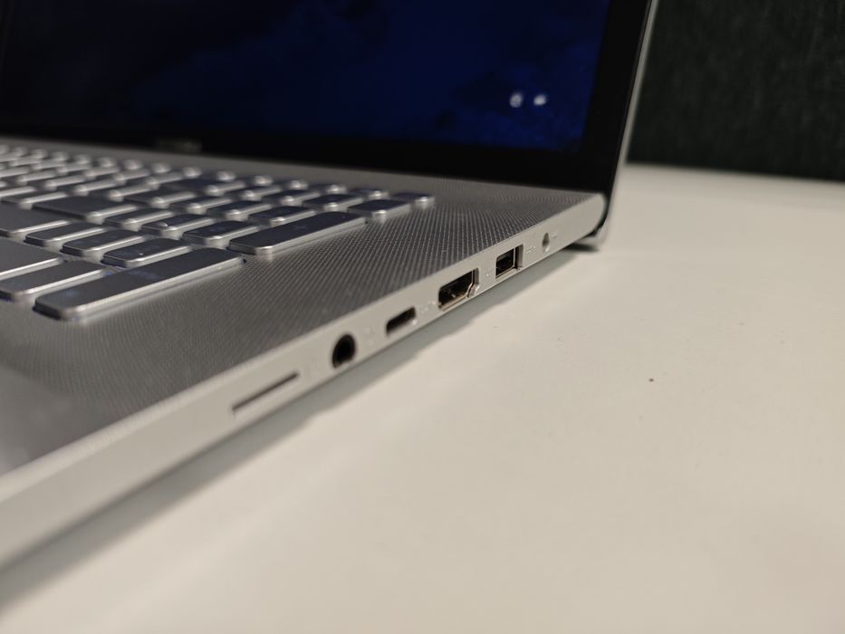 Laptop ASUS VivoBook 17 (17.3 inch) + Windows 11 Home