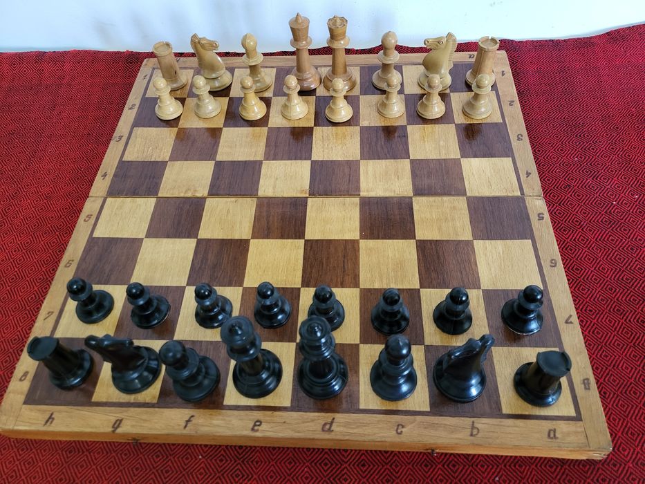 #2 Масивен стар дървен шах