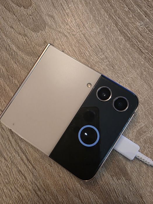Flip 4 за части Samsung