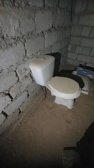 Yog‘och eshik plastik eshik deraza darvoza unitaz sotiladi kotejniki