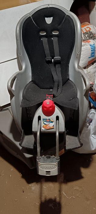 Scaun Hamax  pentru a transporta  copilul cu bicicleta