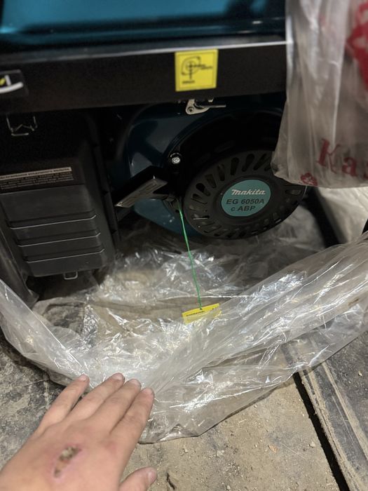 Бензиновый генератор (электрогенератор )