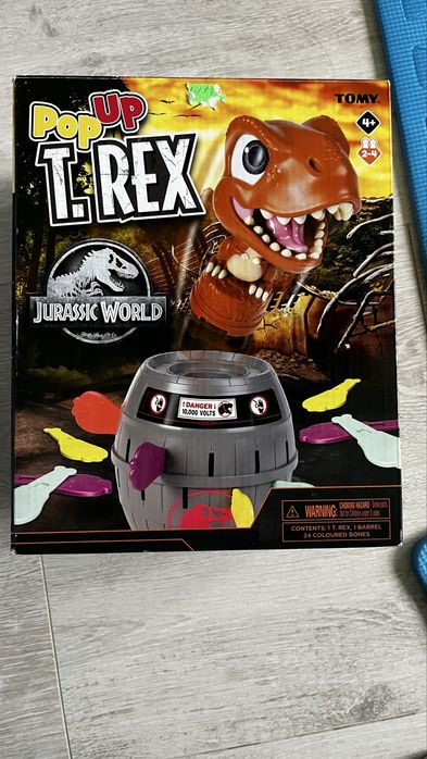 Изкачащият T-Rex Tomy Games