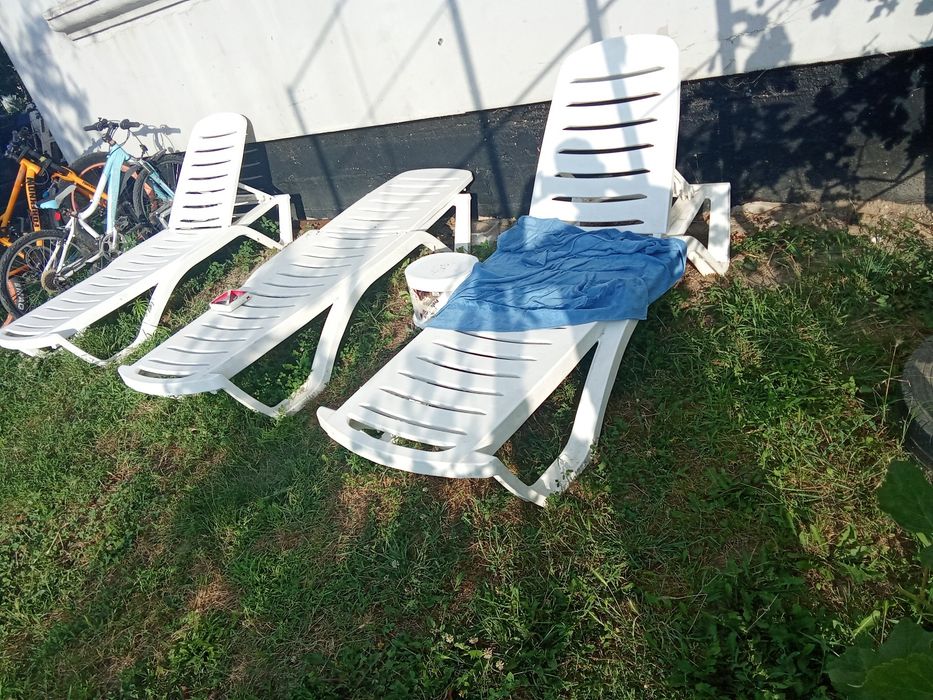 Șezlonguri albe rezistent