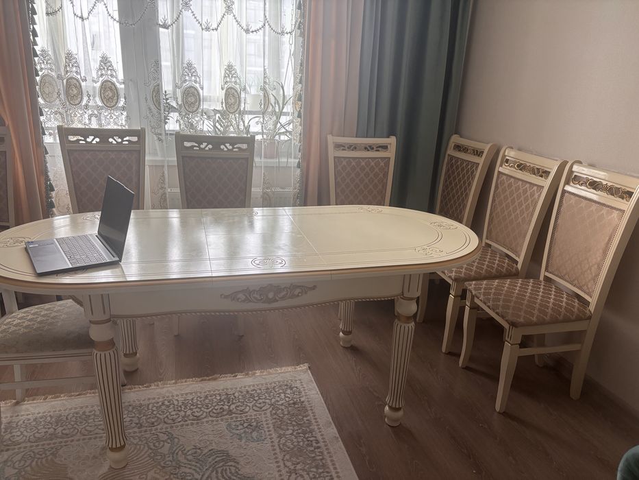 Стол со стульями