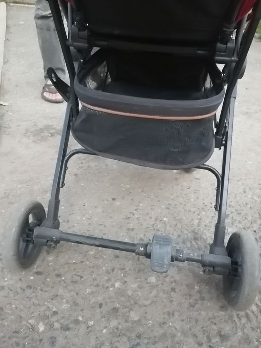 Продам детскую прогулочную коляску