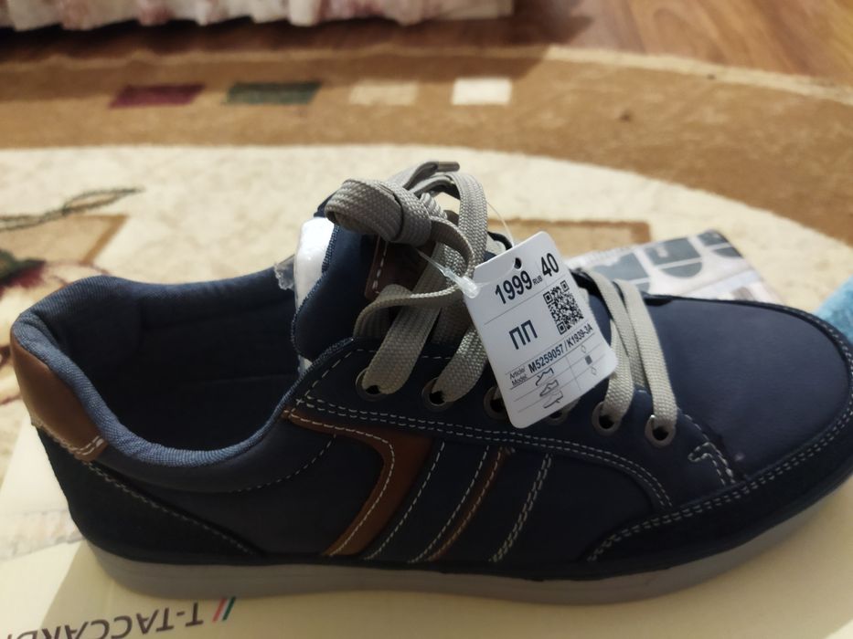 Продаётся кроссовка