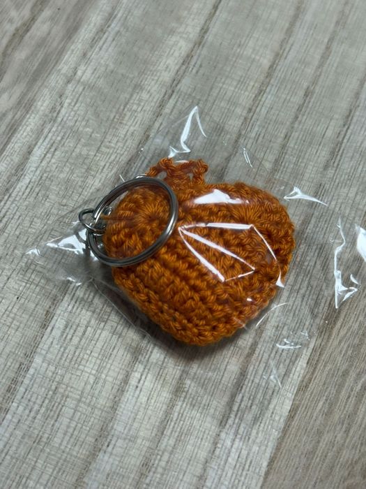 Breloc Inima Handmade Tricotat Portocaliu