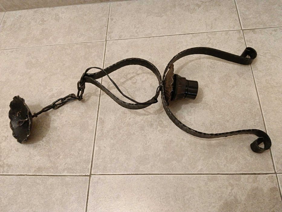 Стари полюлеи от ковано желязо 2 бр.