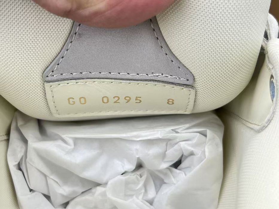 Louis Vuitton skate grey