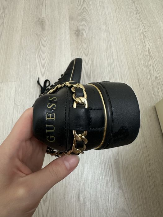 Кроссовки Guess с цепочкой