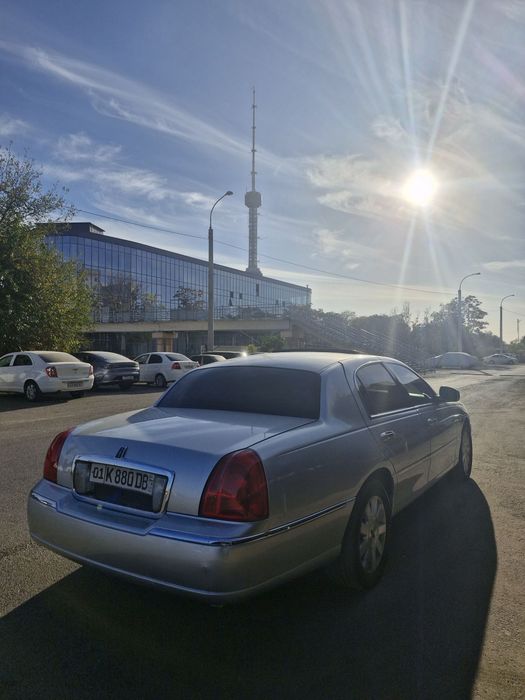 Lincoln Towncar sotiladi