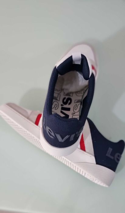 Levi's Mullet 2.0, Tenisi Josi