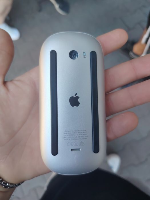 Vând maus apple puțin spart perfect funcțional