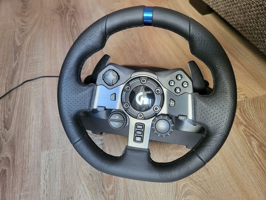 Volan  Logitech G923 RACING WHEEL AND PEDALS ps5